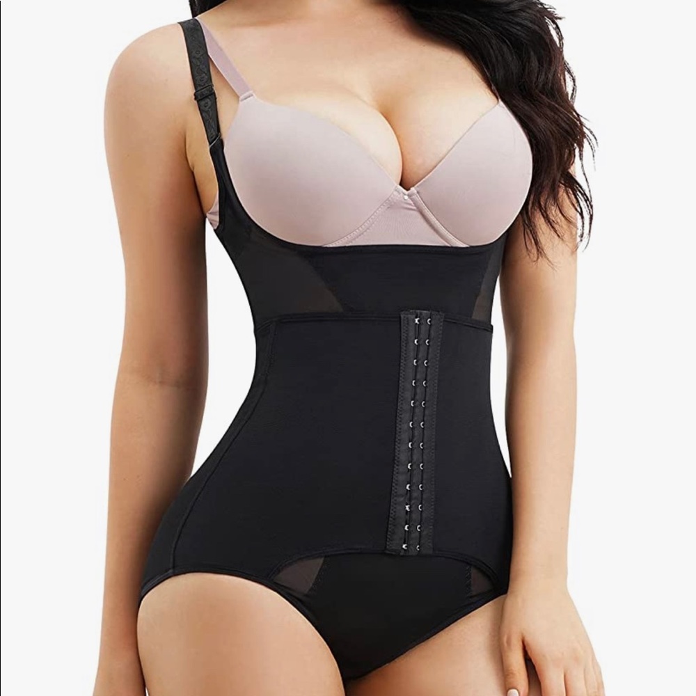 Women’s waist trainer bodysuit tummy control shape wear corset.